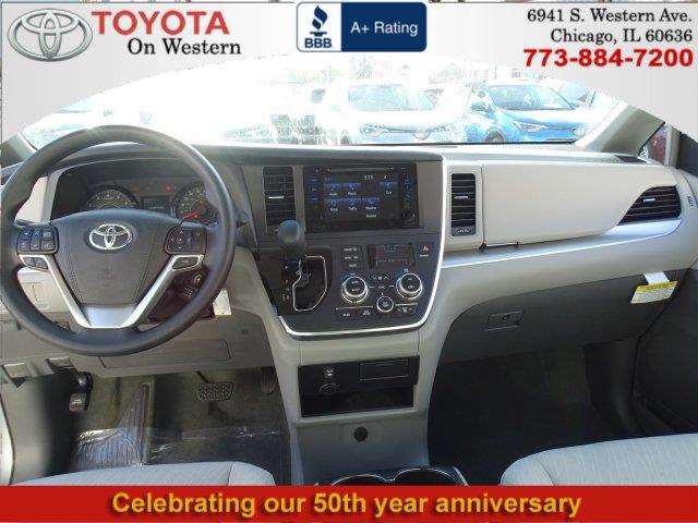 Toyota Sienna 2017 photo 7